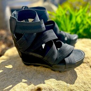 Sorel Joanie II Black Wedge Sandals